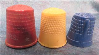 LARGE MIXED LOT OF 48 VINTAGE THIMBLES-MIXED METALS AND PLASTIC-SOME ADVERTISING